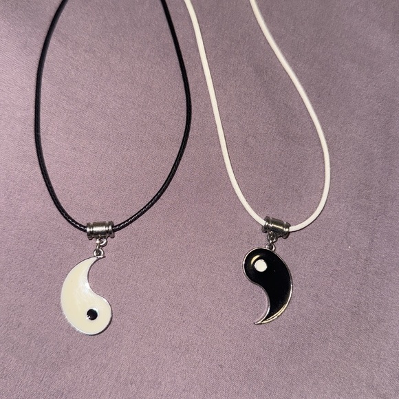 Yin Yang Best Friend Necklace Set - Picture 3 of 3